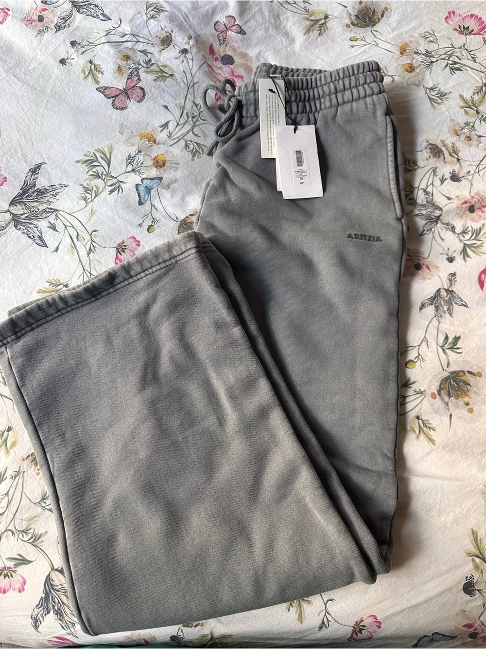 NWT Aritzia Boyfriend Wide Leg Sweatpants